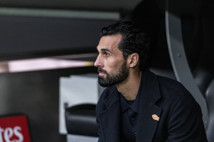 Arbeloa admite time muito recuado e banca: “O Real pode ganhar em qualquer campo”